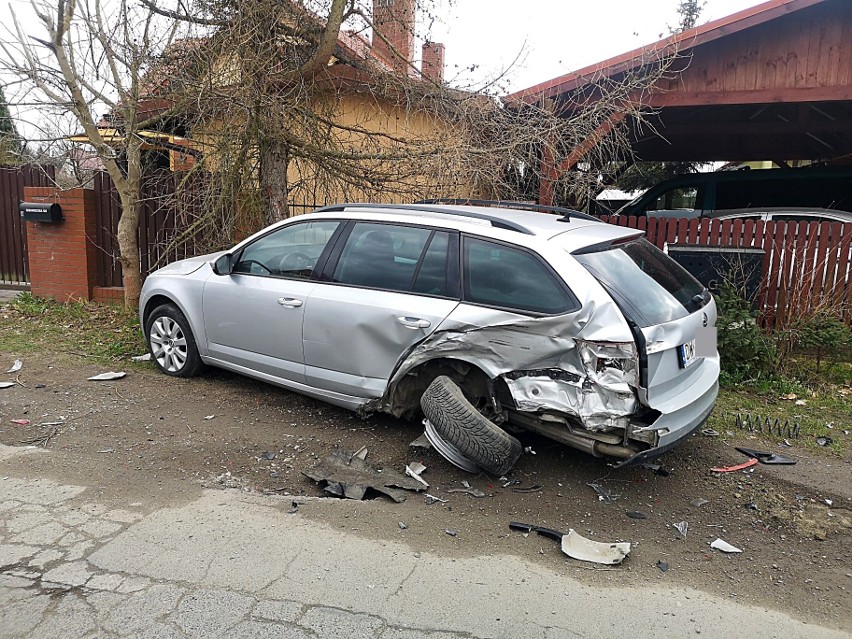(11.03.2024) Wypadek na wąskiej, dziurawej ulicy Osinieckiej...