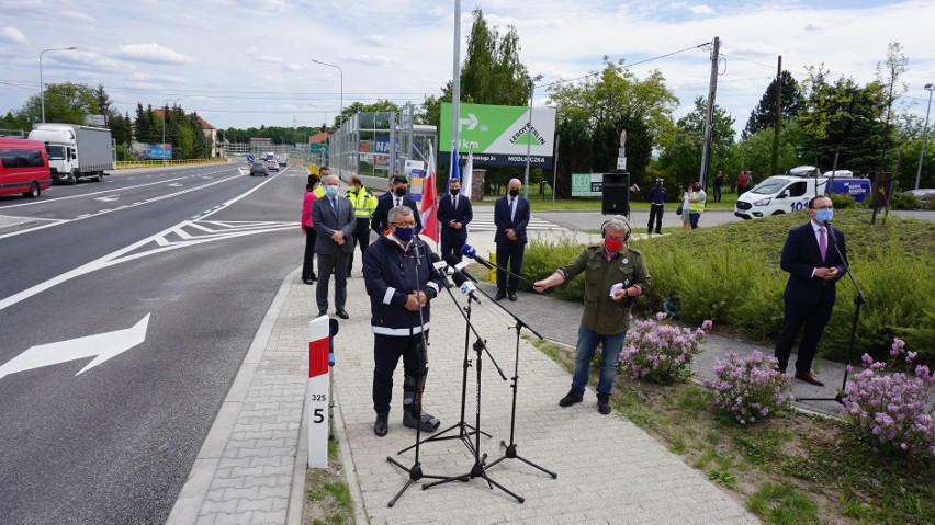 Modlnica. Rondo na drodze krajowej nr 94 oficjalnie otwarte. Przyjechał minister i wicemarszałek [GALERIA]