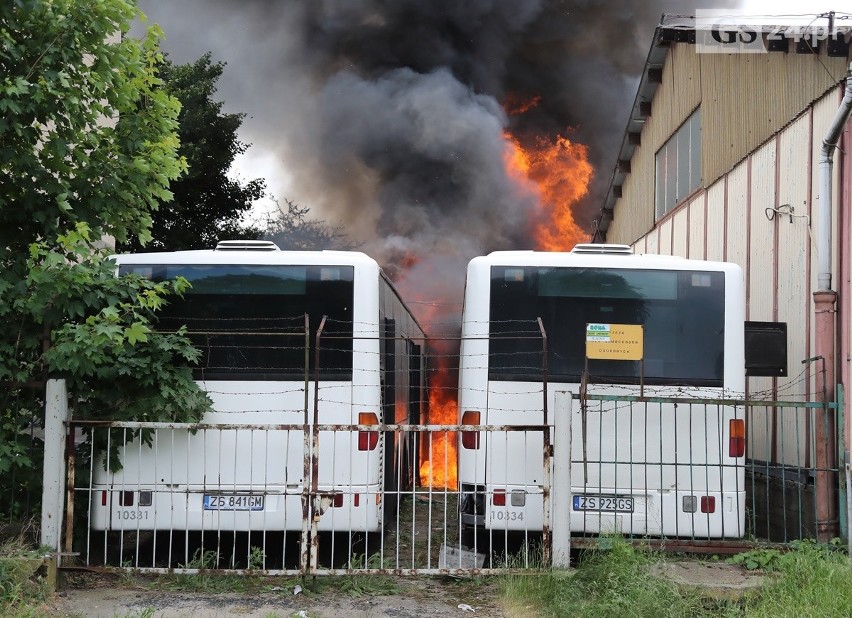 Dym nad Szczecinem. Pożar przy ul. Heyki [ZDJĘCIA]