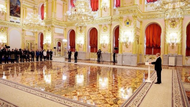 Putin nie doczekał się na Kremlu braw po spotkaniu z nowymi ambasadorami w Rosji.