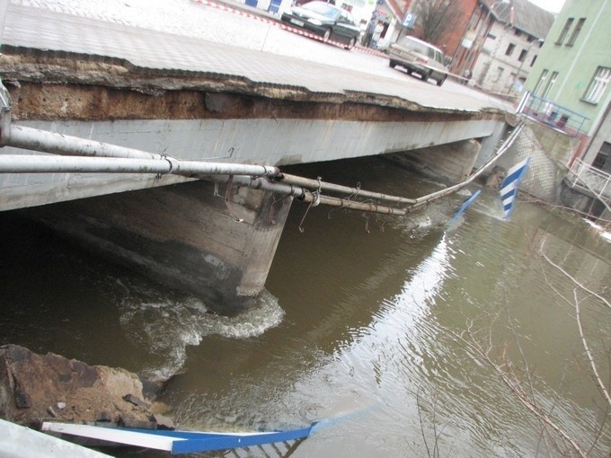 [Foto] Rozpada się most na Drwęcy