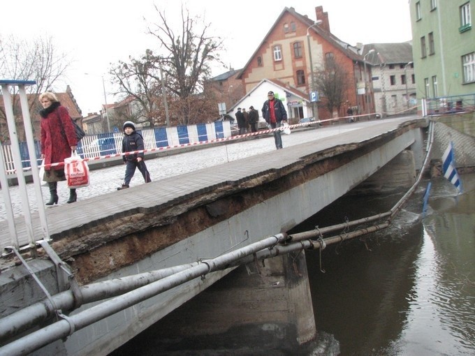 [Foto] Rozpada się most na Drwęcy