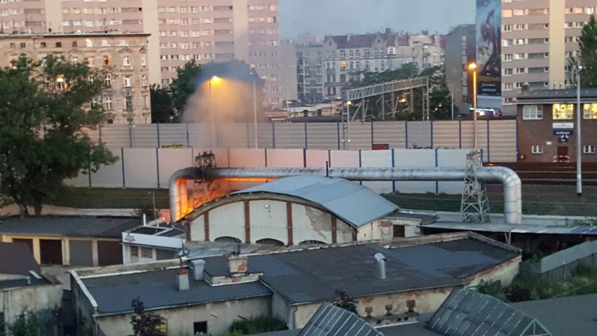 Pożar przy ul. Grabiszyńskiej. Duże zadymienie i interwencja straży pożarnej [ZDJĘCIA]