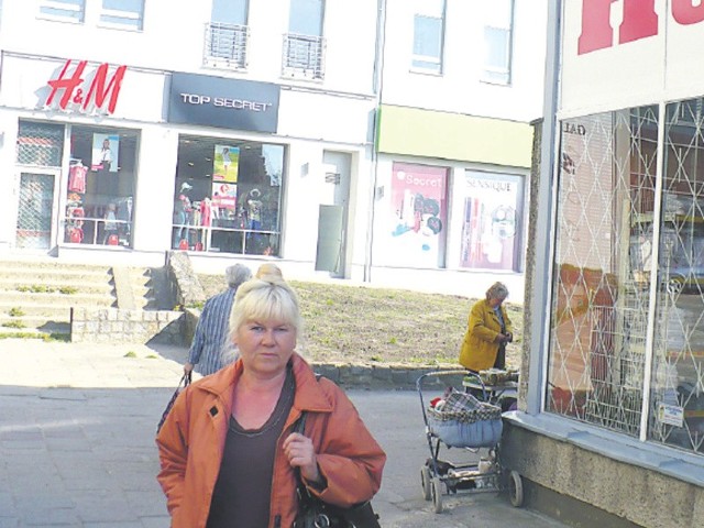 &#8211; Pawilony obok galerii handlowej na razie powinny tu zostać &#8211; uważa Halina Grabowska ze Stargardu.