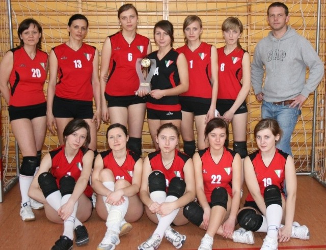 Zespół kobiet z Fałkowa zapewnił sobie awans do finału Świętokrzyskiej Ligi Ludowych Zespołów Sportowych.