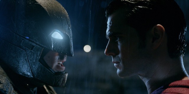 Batman vs. Superman z kategorią filmową PG-13