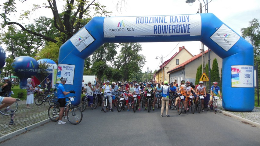 Alwernia. Rekordowa liczba 480 rowerzystów wzięła udział w Rodzinnym Rajdzie Rowerowym [ZDJĘCIA]