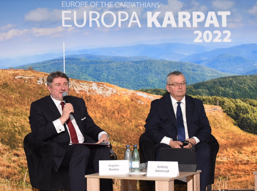 Rozwój komunikacji w Europie Środkowej i wojna na Ukrainie wśród sobotnich tematów Konferencji Europa Karpat w Krasiczynie [ZDJĘCIA] 
