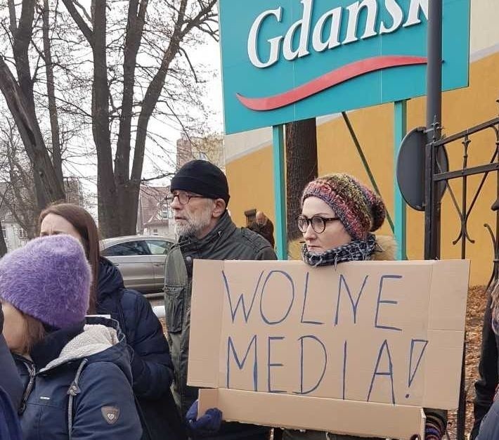 Protest w Radiu Gdańsk. Dziennikarze proszą o podpisywanie petycji w obronie Agnieszki Michajłow i Jacka Naliwajka