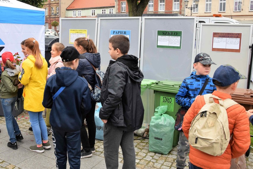 Na Rynku w Gniewkowie 25 września odbył się III Festyn...