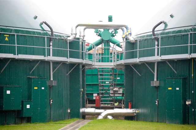 Szacunki oparte na surowcach z rolnictwa w Polsce wskazują na możliwość pozyskania ponad 7,8 mld metrów sześciennych biogazu rolniczego rocznie (2000 MW). Na zdjęciu biogazownia w Rybołach na Podlasiu.