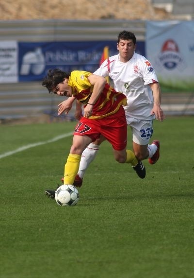 Vahan Geworgyan (z tyłu) w ubiegłym sezonie bronił barw ŁKS Łódź, ale już dziś zagra w żółto-czerwonej koszulce przeciwko byłym kolegom z zespołu
