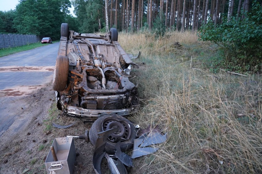 Dachowanie w miejscowości Mąkoszyn. 70-letni kierowca trafił...