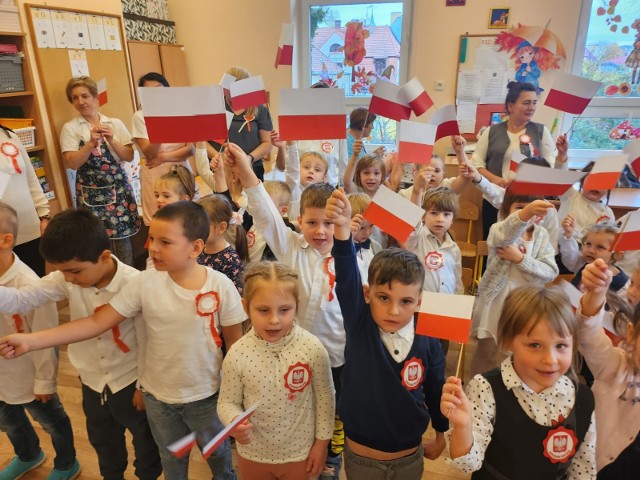Patriotyczne występy w Przedszkolu nr 7 w Koszalinie.