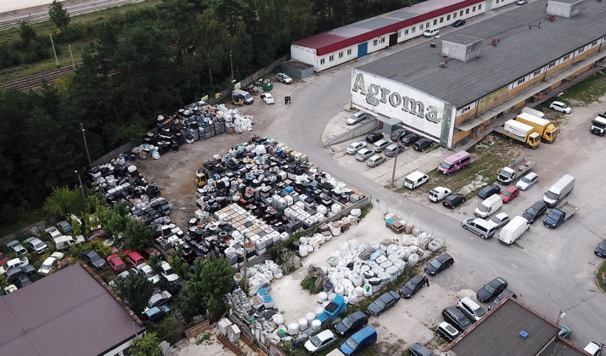 Warszawska firma gromadzi odpady na jednej z wynajmowanych...
