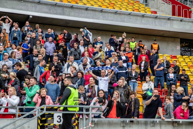 Na Stadionie Miejskim w Białymstoku w niedzielę rozegrana została druga edycja turnieju piłkarskiego Białystok Trophy. W turnieju wzięło udział blisko tysiąc młodych piłkarzy z roczników 2008-2013. Na trybunach, wśród rodziców często emocje były równie duże, jak te na boisku, gdzie grały ich pociechy.