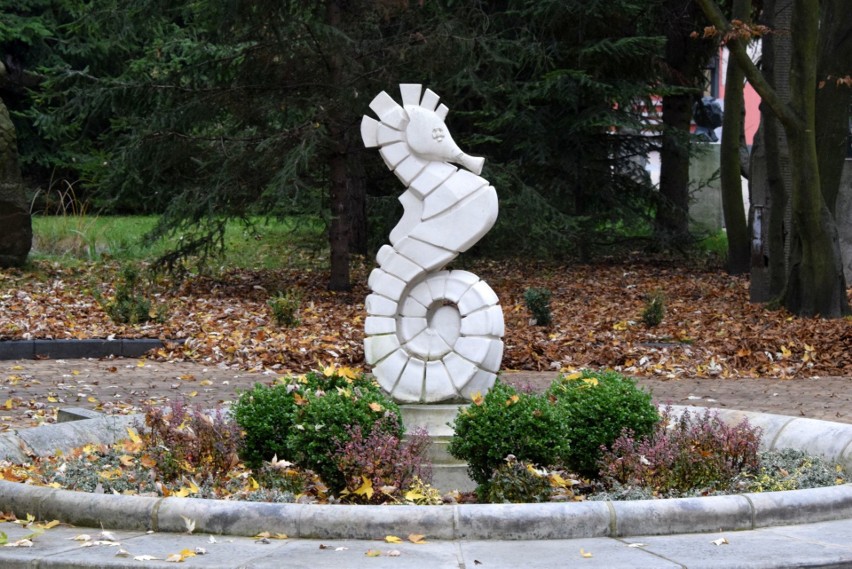 W Kielcach można spotkań mnóstwo pomników i rzeźb. Ich formy...