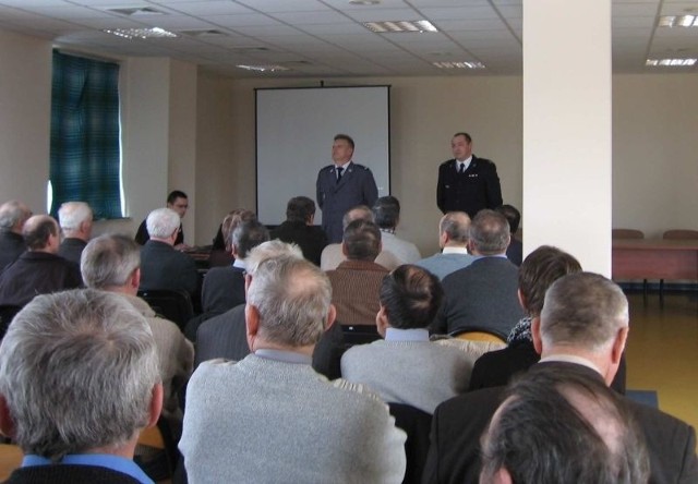 Oficerowie służb mundurowych, samorządowcy i przedstawiciele wielu instytucji dyskutowali w Pińczowie o poprawie stanu bezpieczeństwa w powiecie.