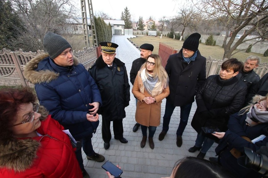 Protest mieszkańców ulicy Chorzowskiej w Kielcach i gminy Sitkówka-Nowiny. Przeciwko zanieczyszczaniu powietrza przez firmę Trzuskawica