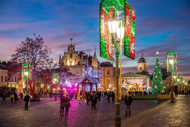 RZESZÓW. Rzeszów prowadzi w naszym plebiscycie. Na swoim koncie ma już 304 głosy! *Jeśli chcecie wspomóc Rzeszów, głosujcie!*stan na 17.12, godz. 9:43