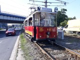 Zabytkowy tramwaj Jaś i Małgosia wykoleił się na Legnickiej. Duże problemy i objazdy (ZDJĘCIA)