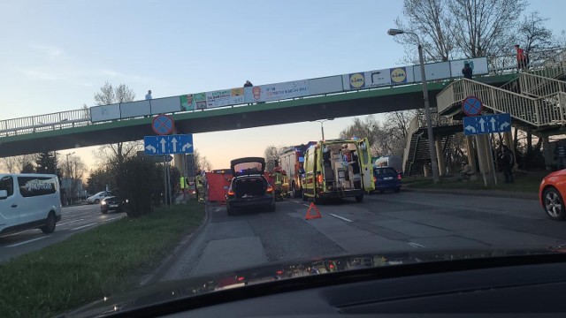 Poważne zdarzenie w Bielsku-Białej. Pieszy miał skoczyć z wiaduktu