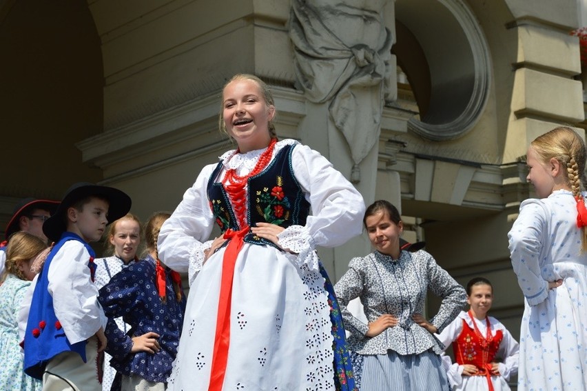 Tajlandzkie parasolki, żywiecki hajduk i słowackie gajdy na Święcie Dzieci Gór [ZDJĘCIA]