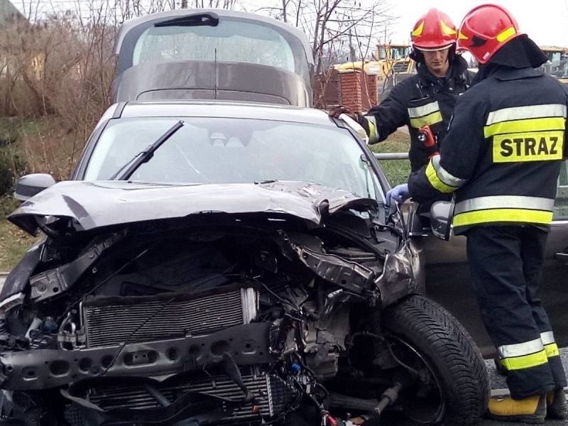 DK 75. Zderzenie samochodów w Wielogłowach. Jedna osoba w szpitalu