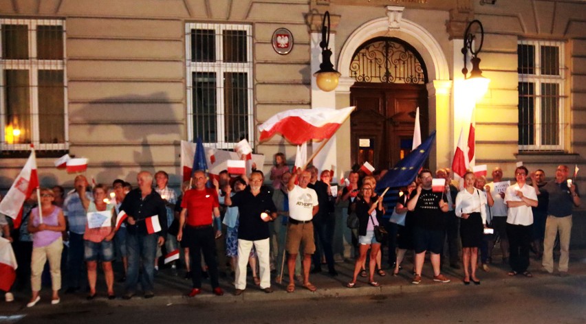 Przed sądeckim sądem manifestacja o trzecie veto [ZDJĘCIA, WIDEO]