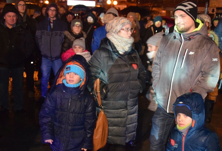 WOŚP w Ostrołęce. Światełko do nieba. Na finał zagrała Aterra [ZDJĘCIA, WIDEO]