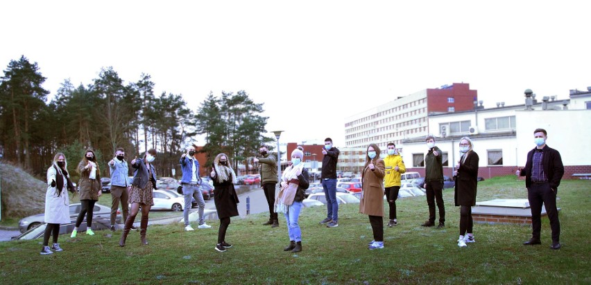 15 studentów z Collegium Medicum w Bydgoszczy UMK w Toruniu...