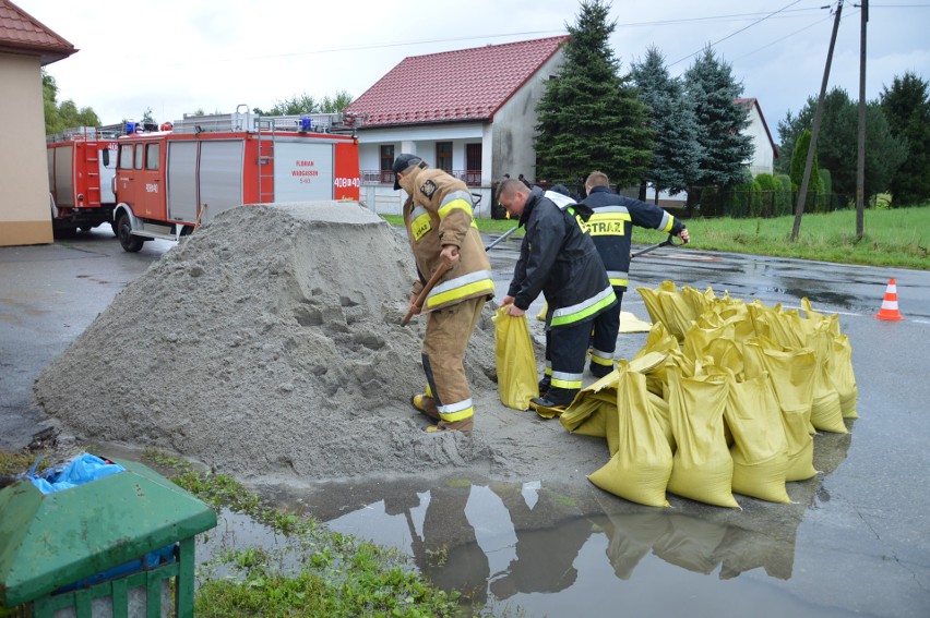 W gminie Łapanów trwa umacnianie wałów przeciwpowodziowych