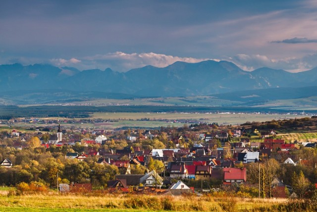 Lipnica Wielka leży u stóp Babiej Góry, z drugiej strony z widokiem na Tatry. Ma ogromne walory, by rozwijać się turystycznie. Jednak przez problemy własnościowe z gruntami nikt nie chce tam inwestować