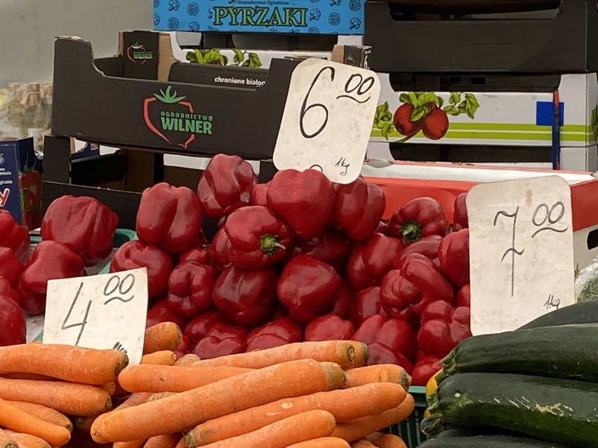 Oto ceny warzyw i owoców na kieleckich bazarach. Po ile papryka, gruszki i nektarynki? Zobacz zdjęcia