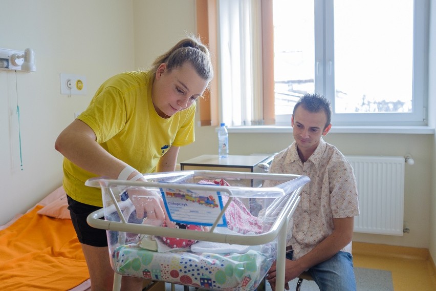 Tarnów. Prezydent Roman Ciepiela odwiedził Emilkę, pierwszą tarnowiankę urodzoną w 2019 roku [ZDJĘCIA]