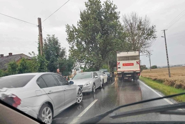 Zderzenie samochodów osobowych w Niedźwiedziu w gminie Słomniki
