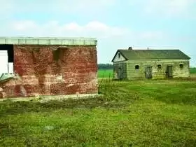 Pozostałości po rodzinnym domu Wałęsów w Popowie