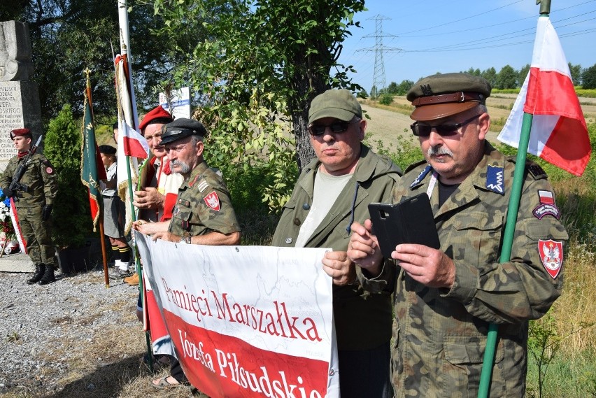 Na szlaku I Kompanii Kadrowej. Hołd na dawnej granicy zaborów przy obelisku na Komorze w Michałowicach