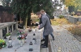Wyjazd zakończył się na Cmentarzu Katedralnym w Sandomierzu, gdzie złożone zostały kwiaty na pomniku płk Antoniego Wiktorowskiego, żołnierzy 72. Pułku Tulskiego oraz przed Mogiłą Pielaszowiaków.
