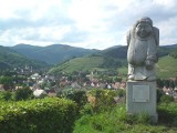 Francja. Pińczowski mnich w alzackim Andlau 