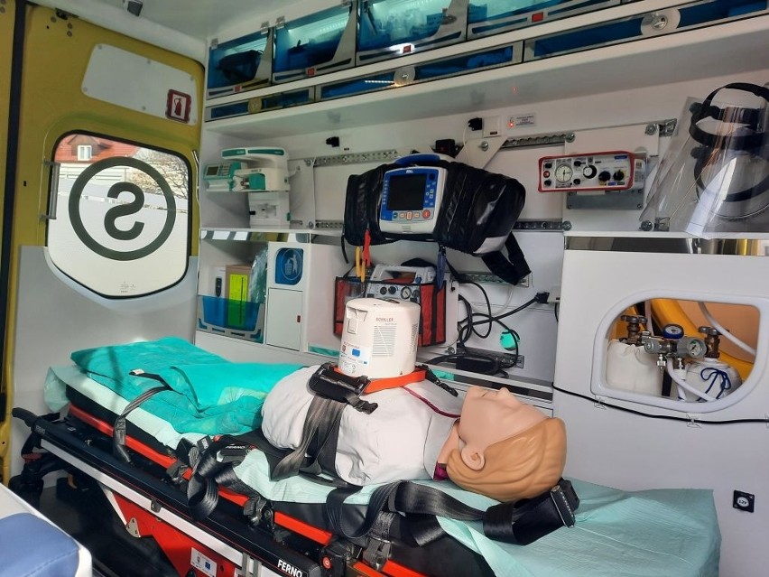 Pogotowie Ratunkowe w Radomiu ma nowe karetki. Nowocześnie wyposażone ambulanse jeżdżą do chorych