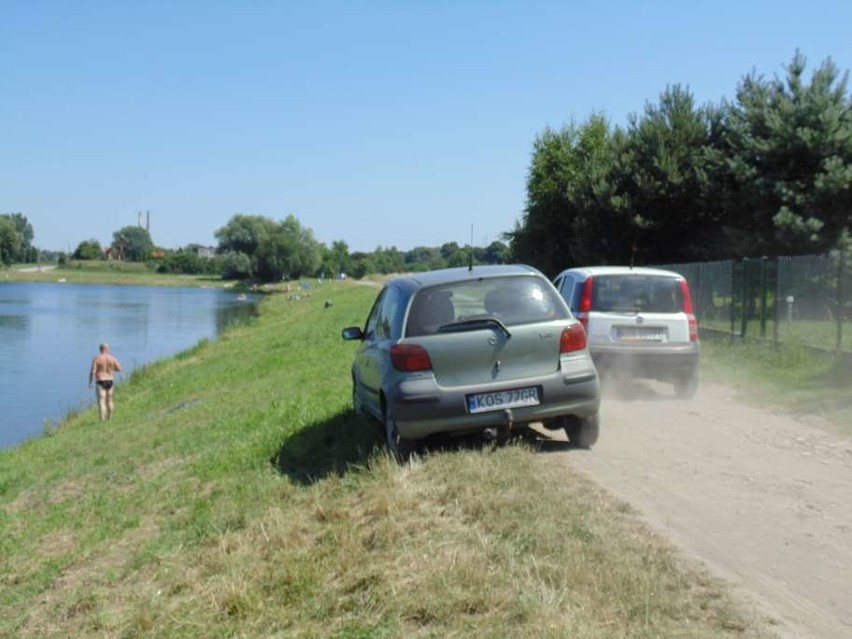 Oświęcim. Nikt nie ratował dziecka zostawionego w nagrzanym samochodzie [ZDJĘCIA]