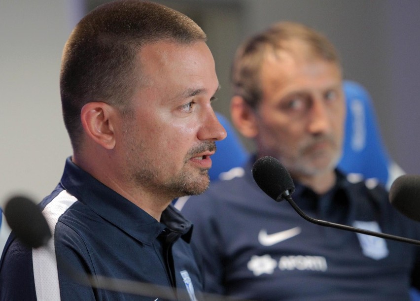 Rafał Ulatowski codziennie rozmawia ze swoimi zawodnikami.