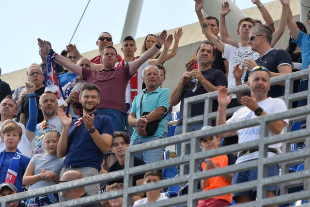 Kibice Podbeskidzia i Korony Kielce na sobotnim meczu Fortuna 1. Ligi w Bielsku-Białej     Zobacz kolejne zdjęcia. Przesuwaj zdjęcia w prawo - naciśnij strzałkę lub przycisk NASTĘPNE