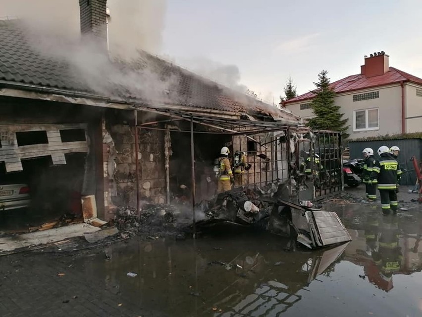 Nowa Dęba. Warsztat samochodowy w ogniu (ZDJĘCIA)