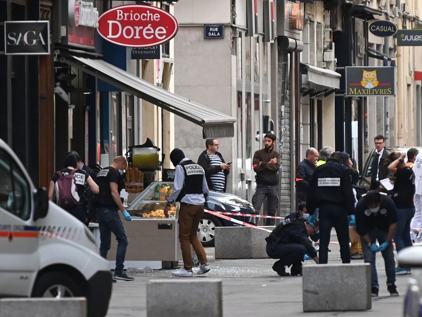 Francja: Eksplozja na deptaku w Lyonie, są ranni. To zamach? [ZDJĘCIA] [WIDEO]