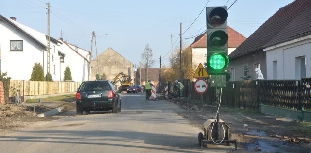 Kanalizację i drogę w Warłowie zrobiono jesienią 2012 roku