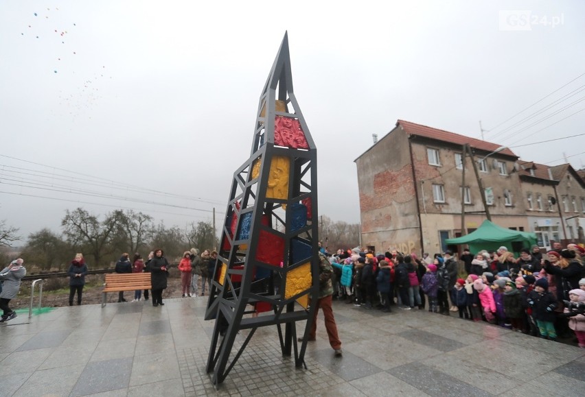 Rzeźba "Szczecińskie żurawie" stanęła na Skolwinie [ZDJĘCIA, WIDEO]