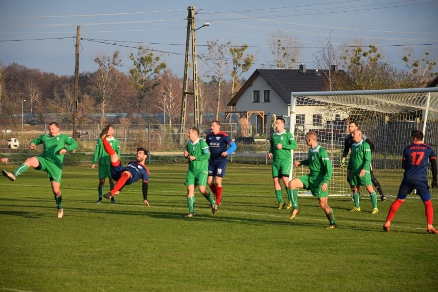 Rezerwy TOR-u (zielone stroje) potrafią "namieszać" w...