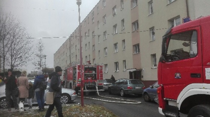 Pożar przy ul. Saperskiej w Tczewie 8.03.2018. Ogień wybuchł...